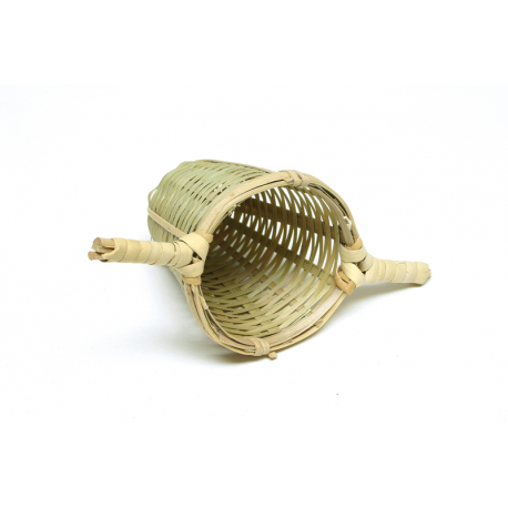 Teesieb aus Bambus mit zwei Haltern.